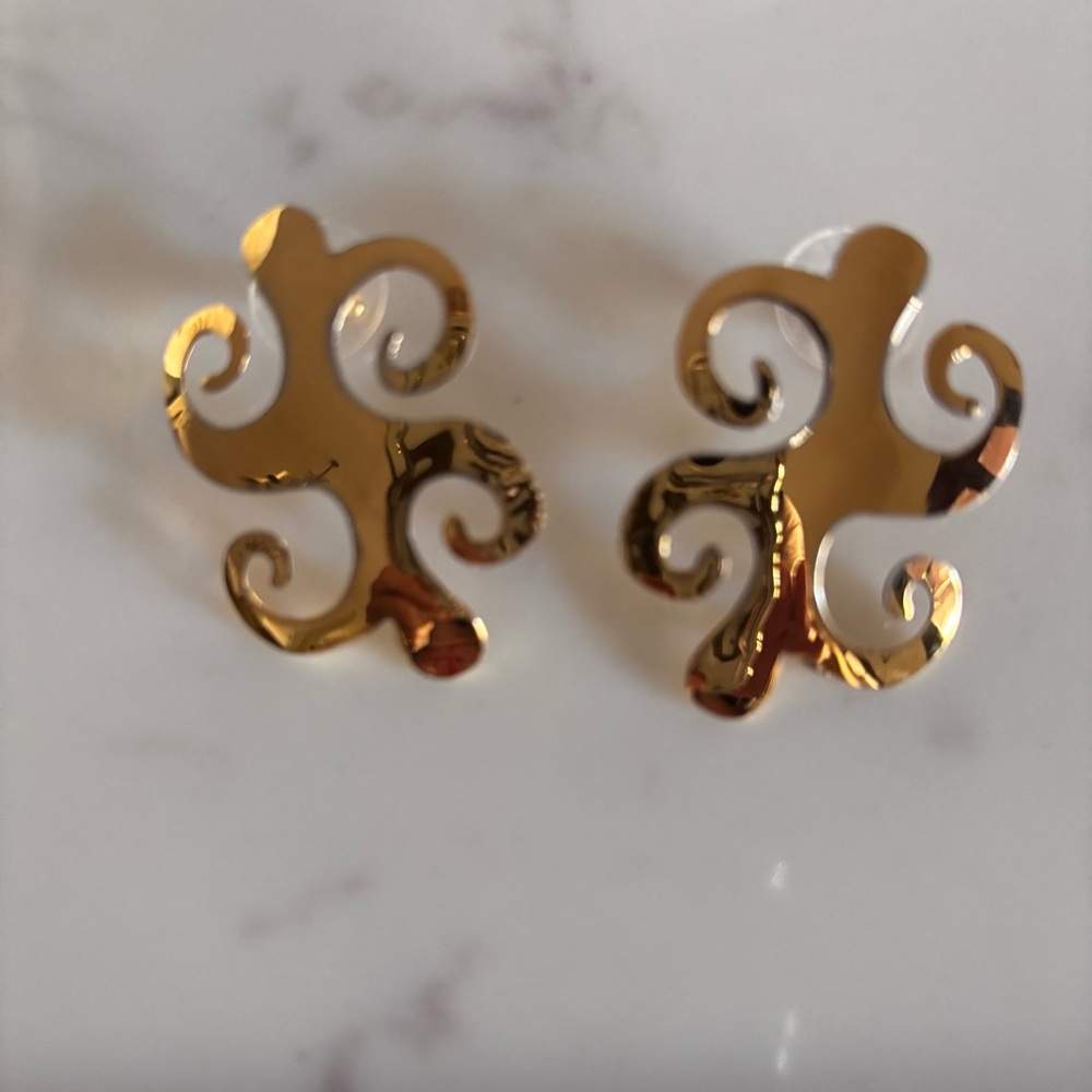 Vintage 1990’s Gold Tone Earrings post backs